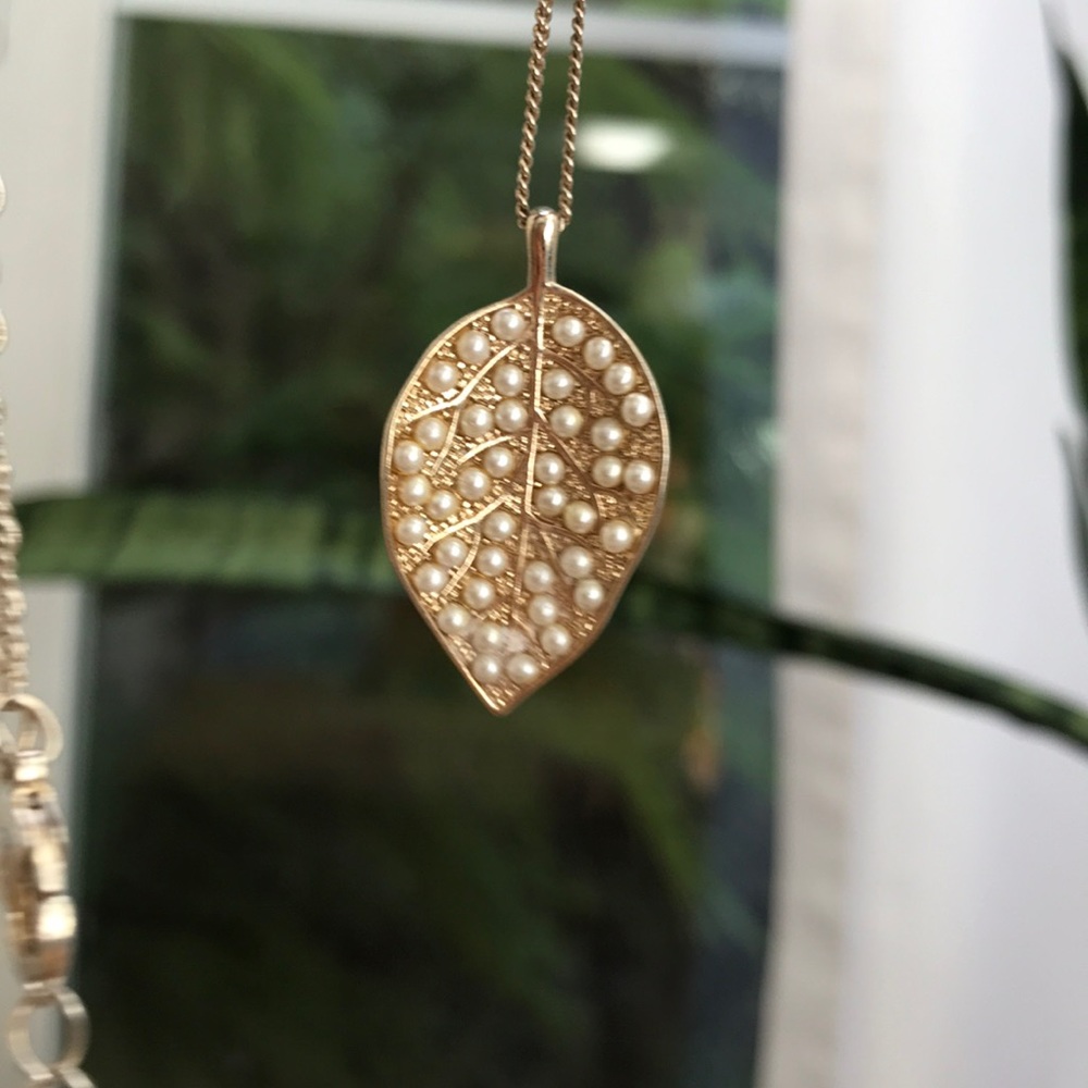 SOLD Anthropologie necklace pearl leaf 🍃